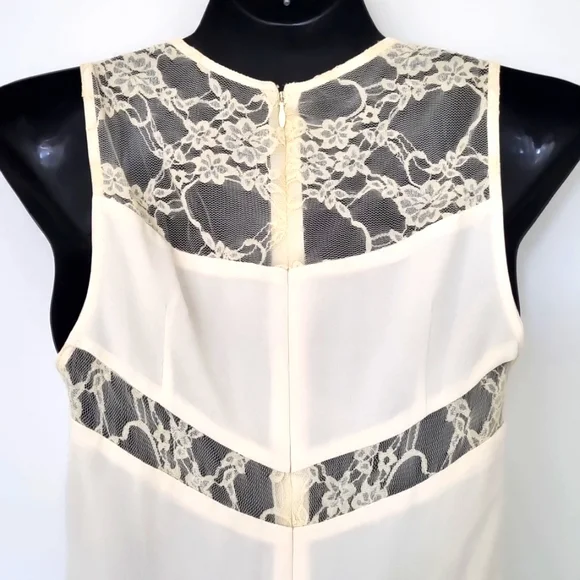 Jarlo, cream long formal dress, lace details, lined, sheer overlay, size 6 - Picture 8 of 12